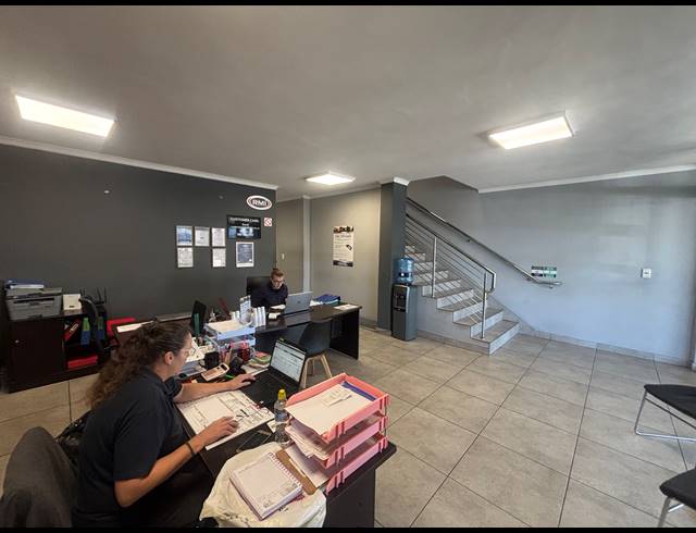 342M² WORKSHOP TO LET IN STIKLAND INDUSTRIAL
